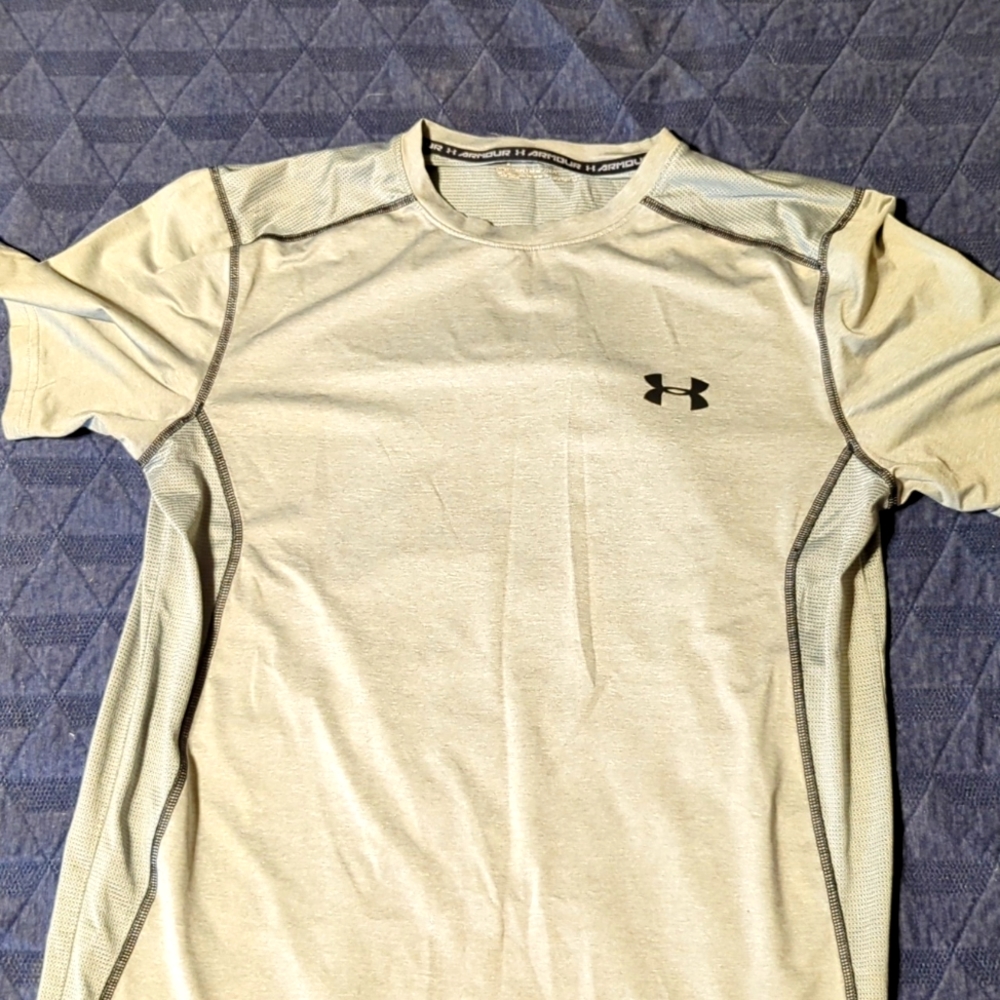 Grey dry fit under armor shirt